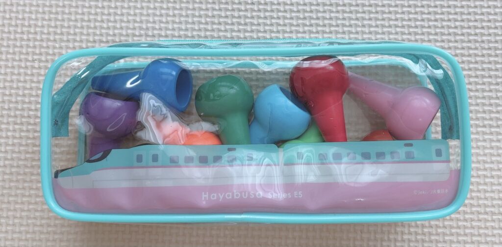 ペンケースにベビーコロールを入れた図